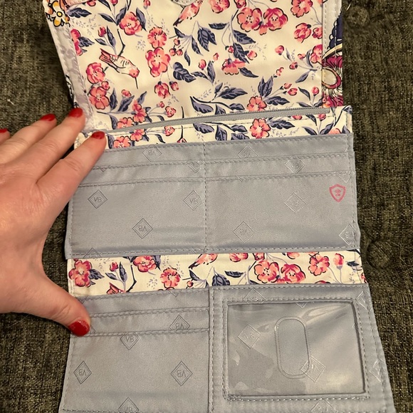 Very Bradley RFID wallet in Hummingbird Park - Picture 3 of 4